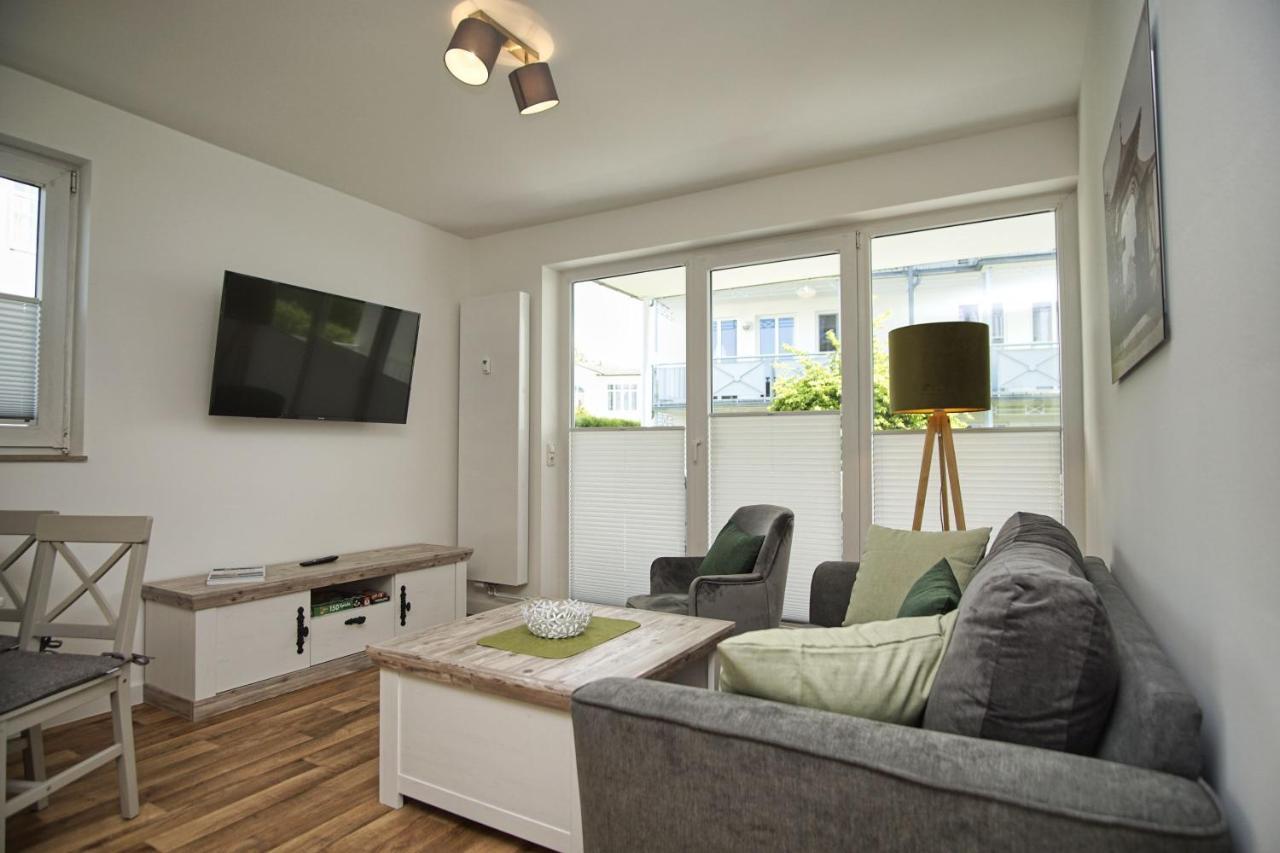 Terrasse, Gratis Nutzung Vom Ahoi Erlebnisbad Und Sauna In Sellin - Villa Karola Fewo 02 Гьорен Екстериор снимка