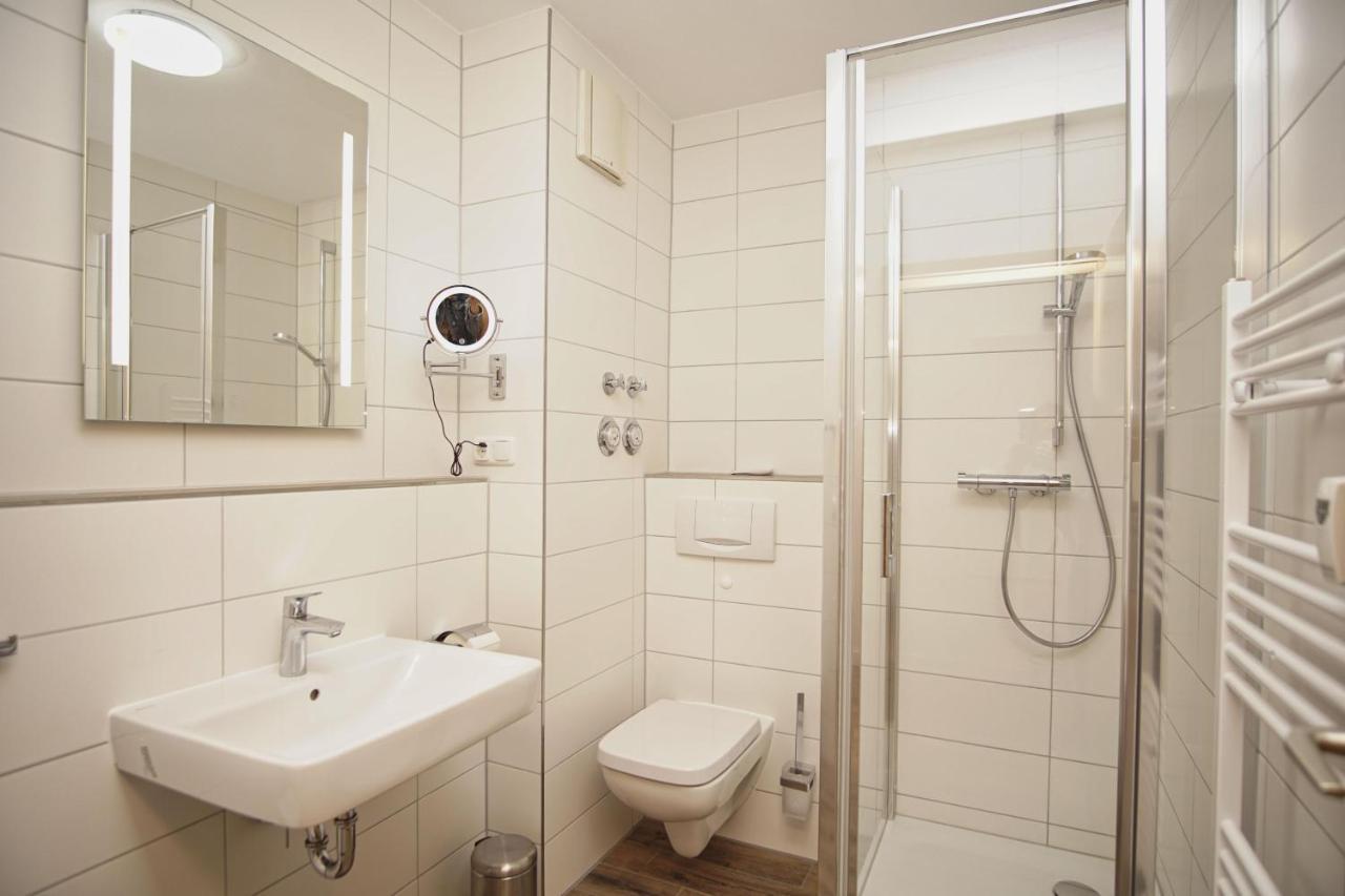 Terrasse, Gratis Nutzung Vom Ahoi Erlebnisbad Und Sauna In Sellin - Villa Karola Fewo 02 Гьорен Екстериор снимка
